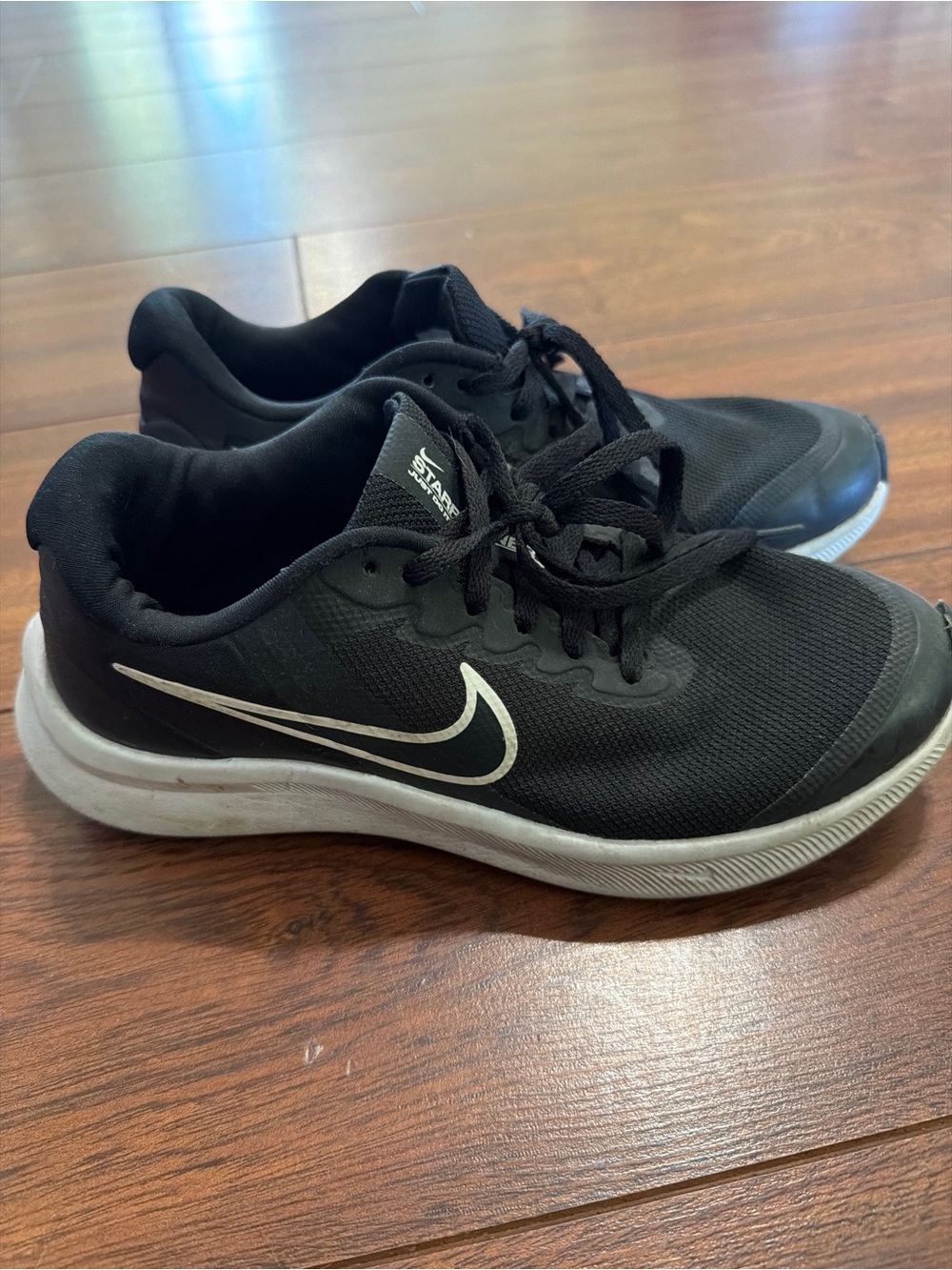 Nike Star Runner Black & White Athletic Sneakers Youth Size 3.5Y